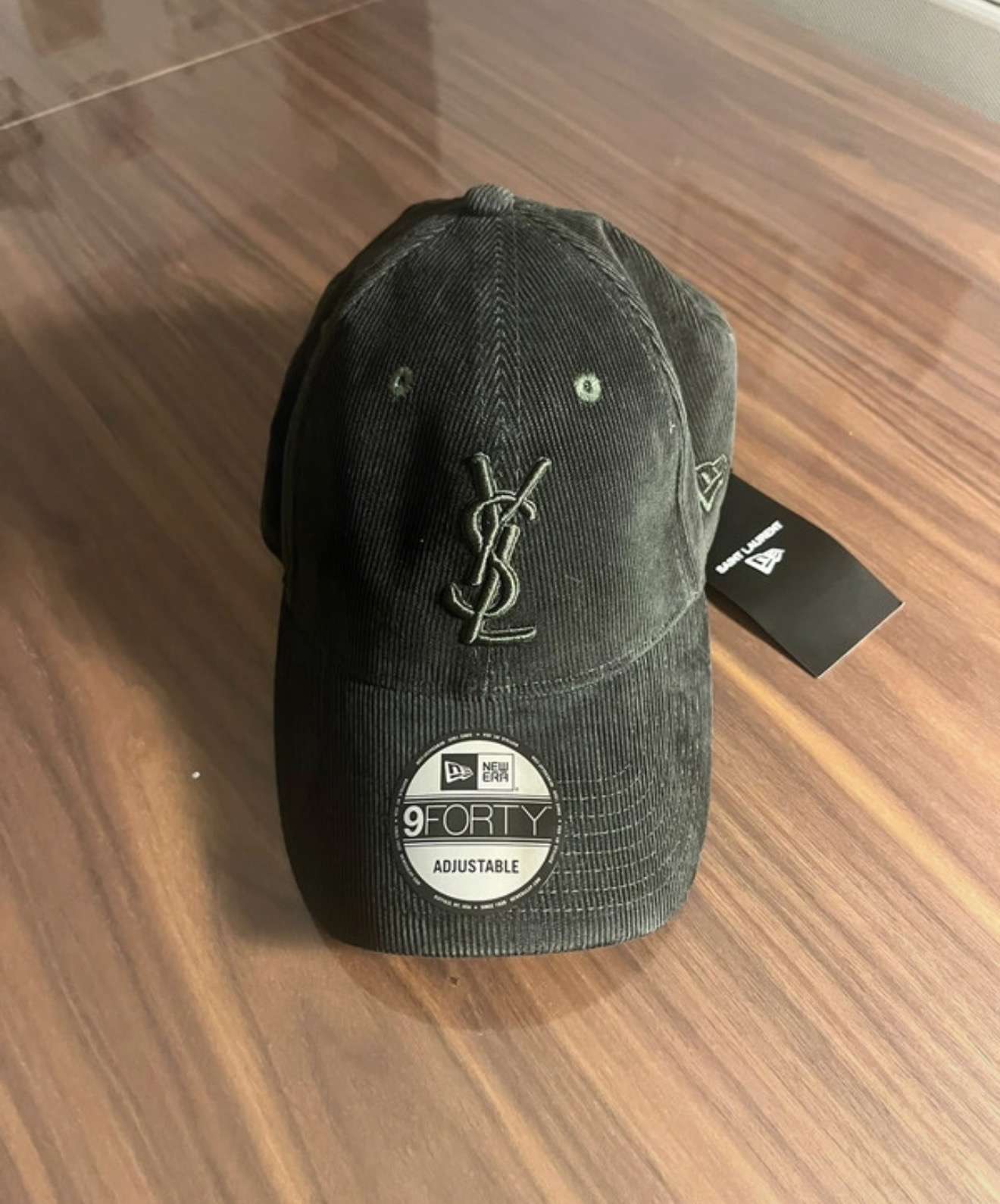 Ysl šiltovka