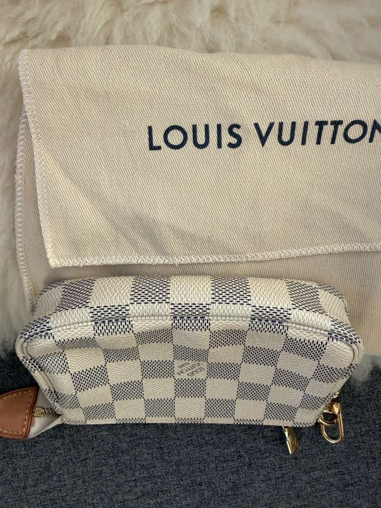 Louis Vuitton mini pochette