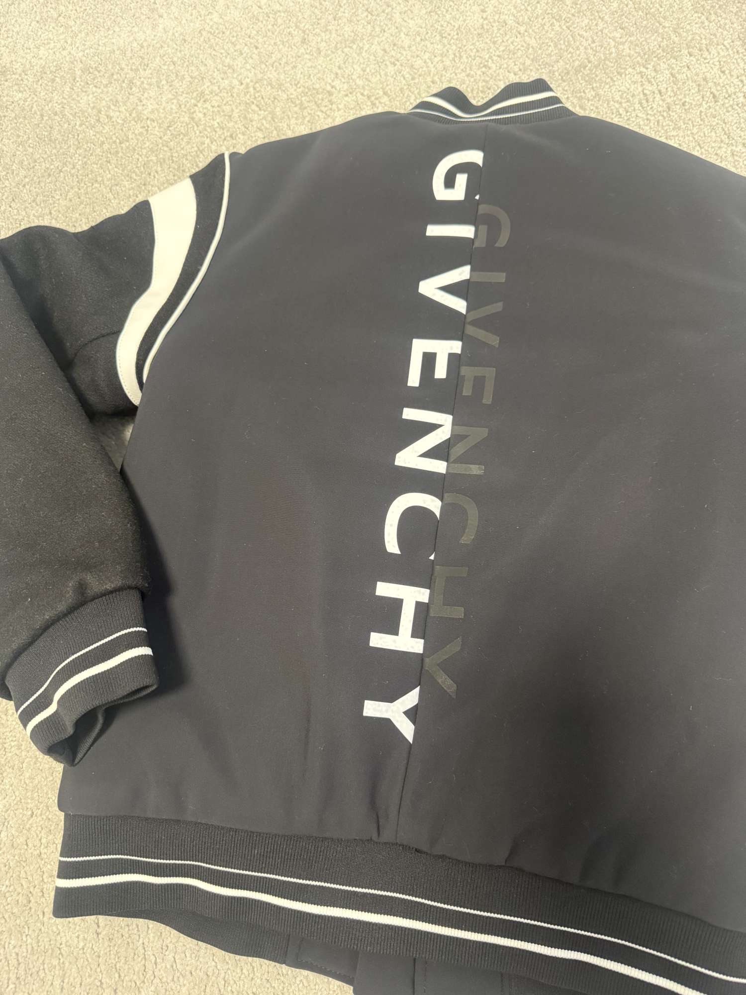 Givenchy detska bombera velkost 8