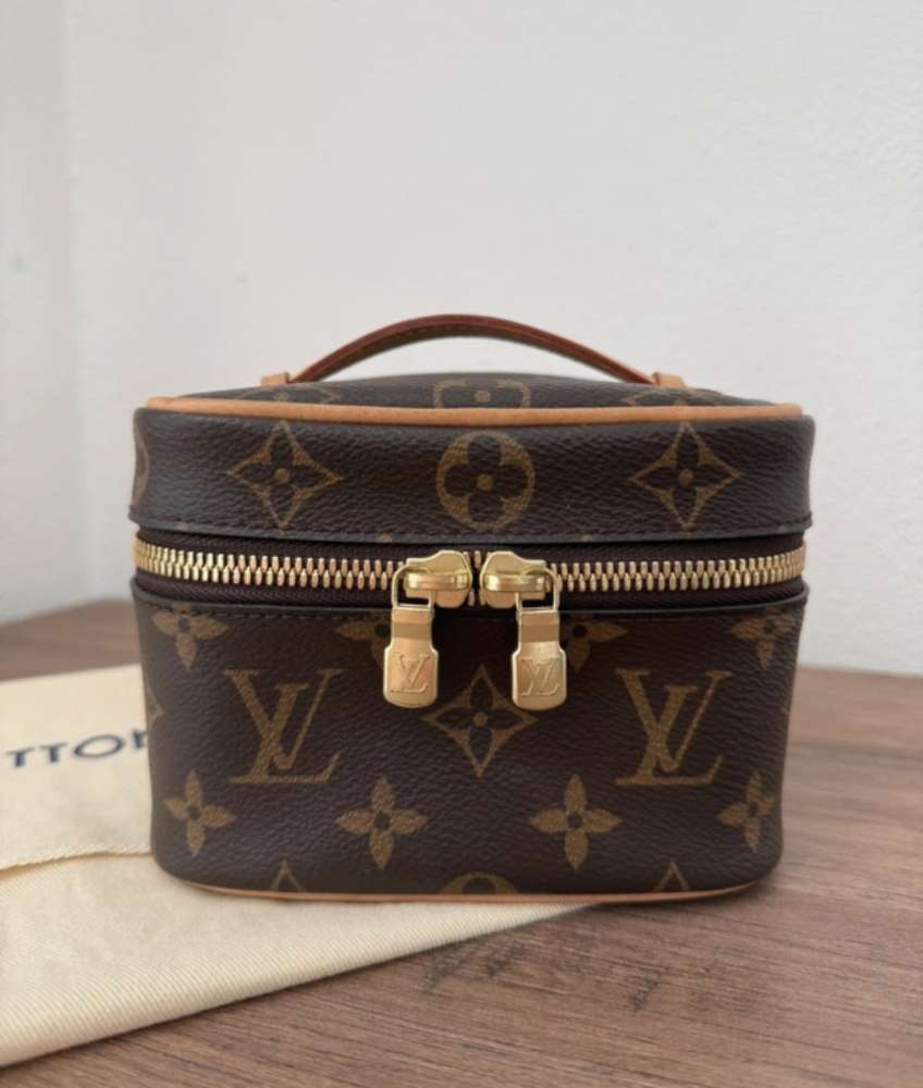 Louis Vuitton Nano kozmetická taška
