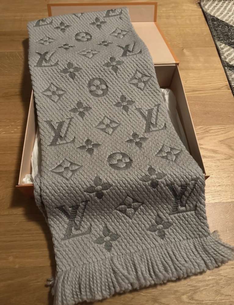 Louis Vuitton šál