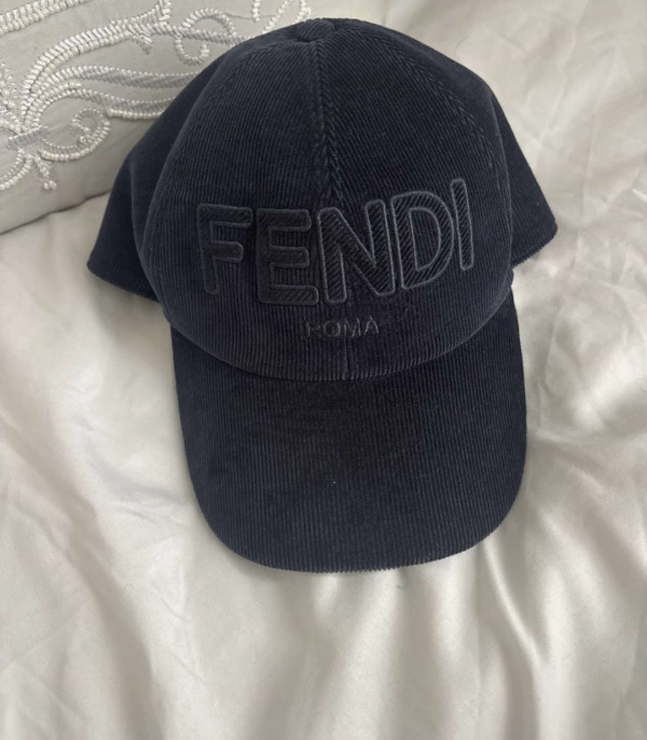 Fendi šiltovka