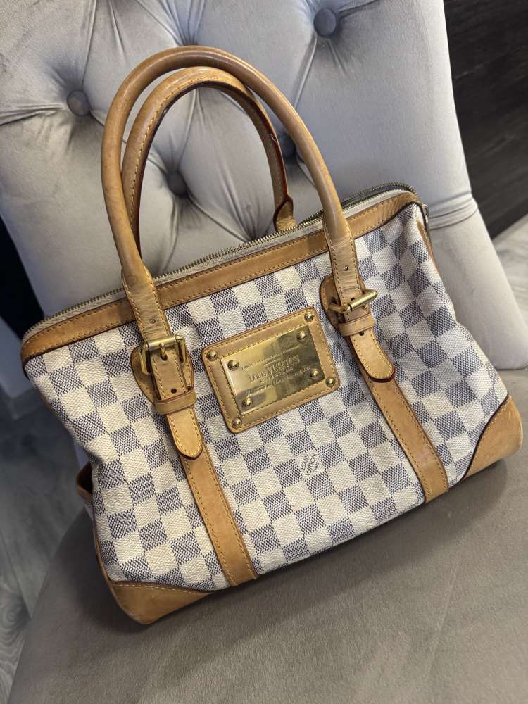 Louis Vuitton Barkeley