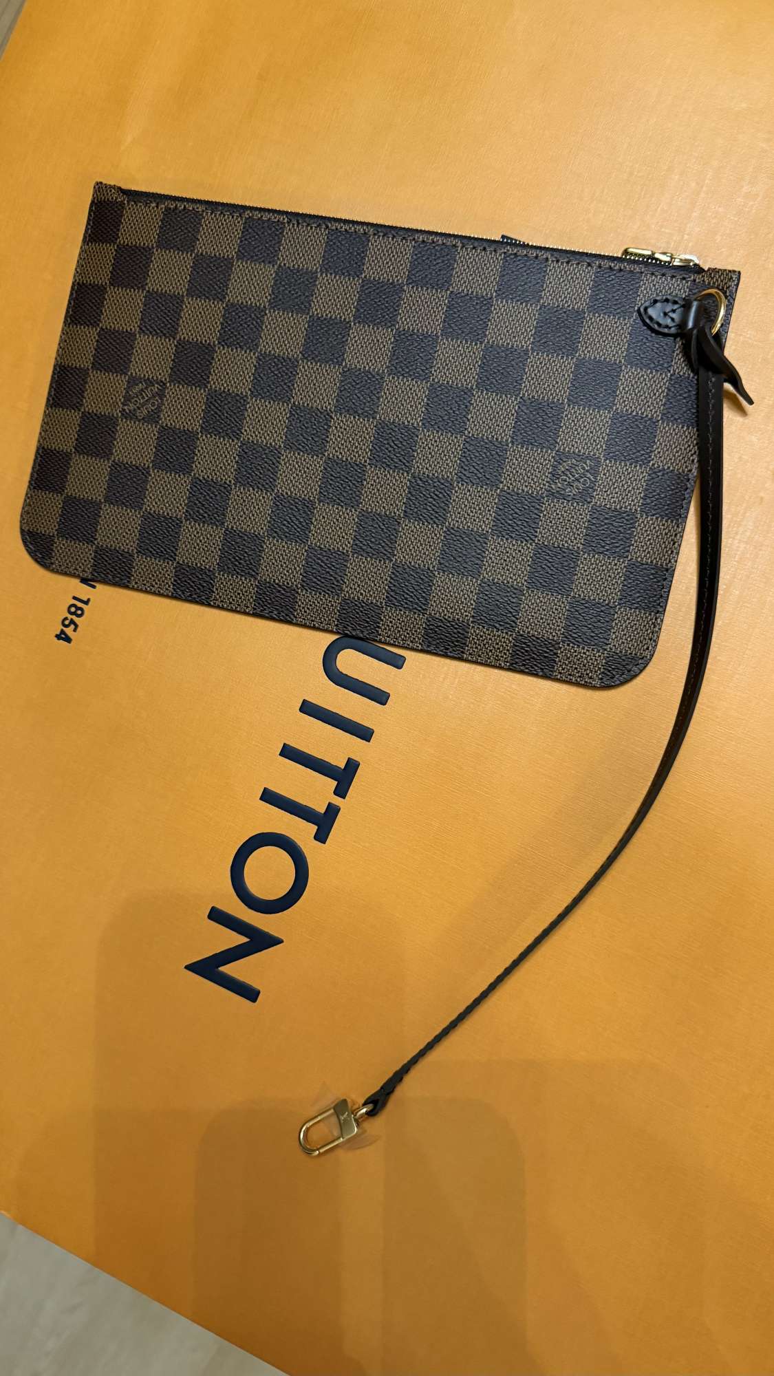 LV pochette