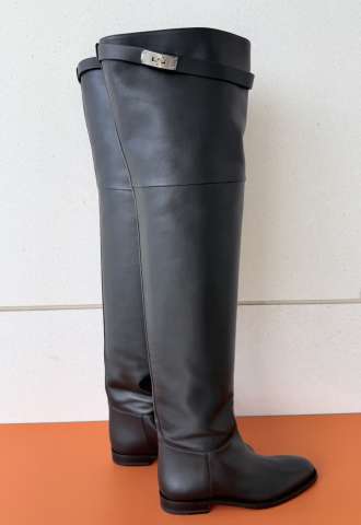 https://www.vipluxury.sk/Hermès High Boots with Kelly lock