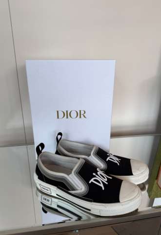 https://www.vipluxury.sk/Dior slip on tenisky s nápisom