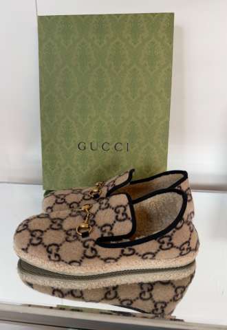 https://www.vipluxury.sk/Gucci mokasiny s GG vzorom