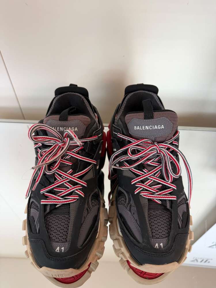 Balenciaga tenisky s červenými detailmi
