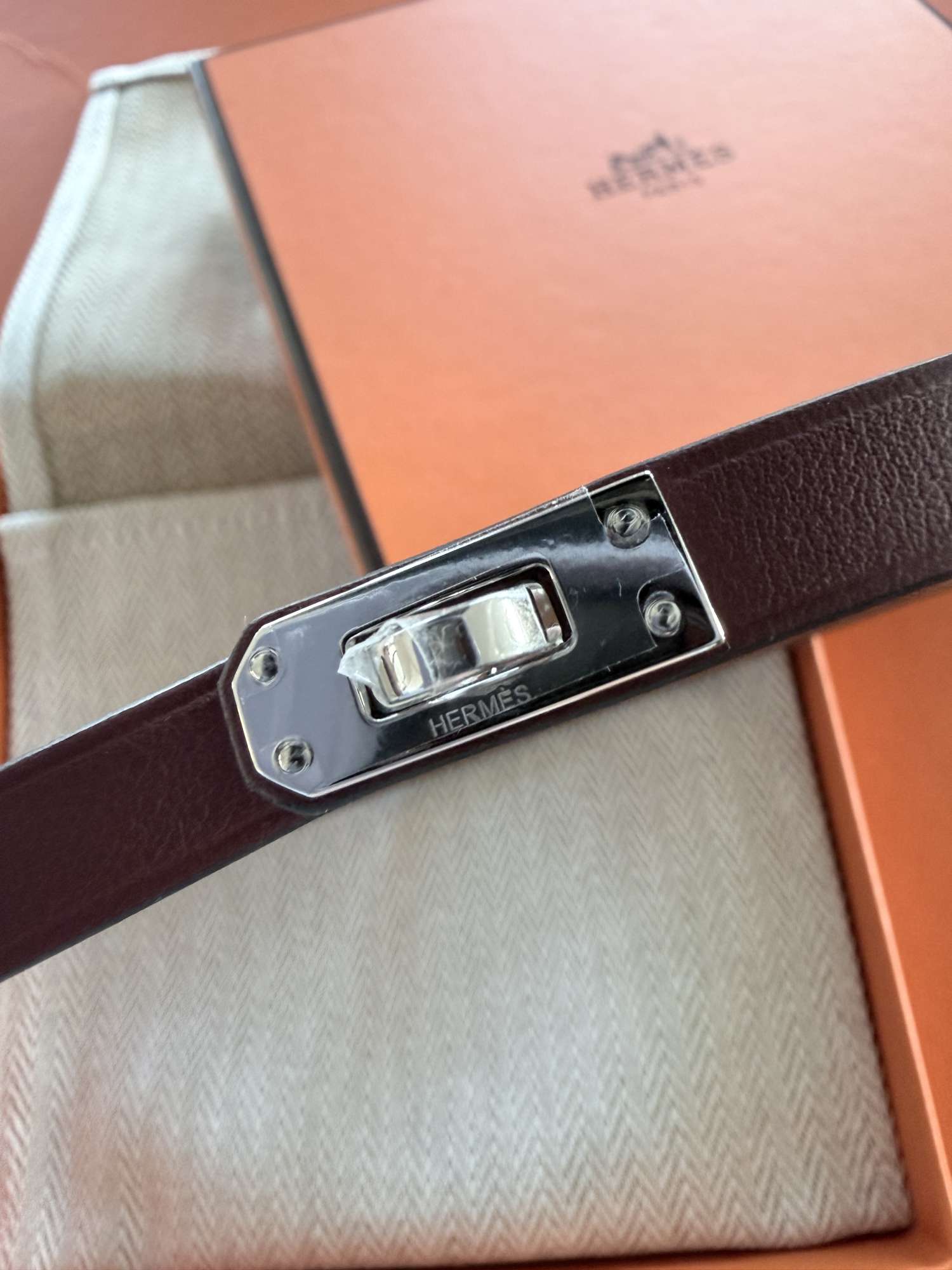 Náhrdelník Hermès Kelly s náhrdelníkom Rouge H