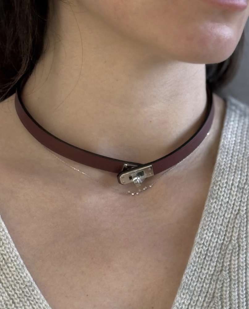 Náhrdelník Hermès Kelly s náhrdelníkom Rouge H
