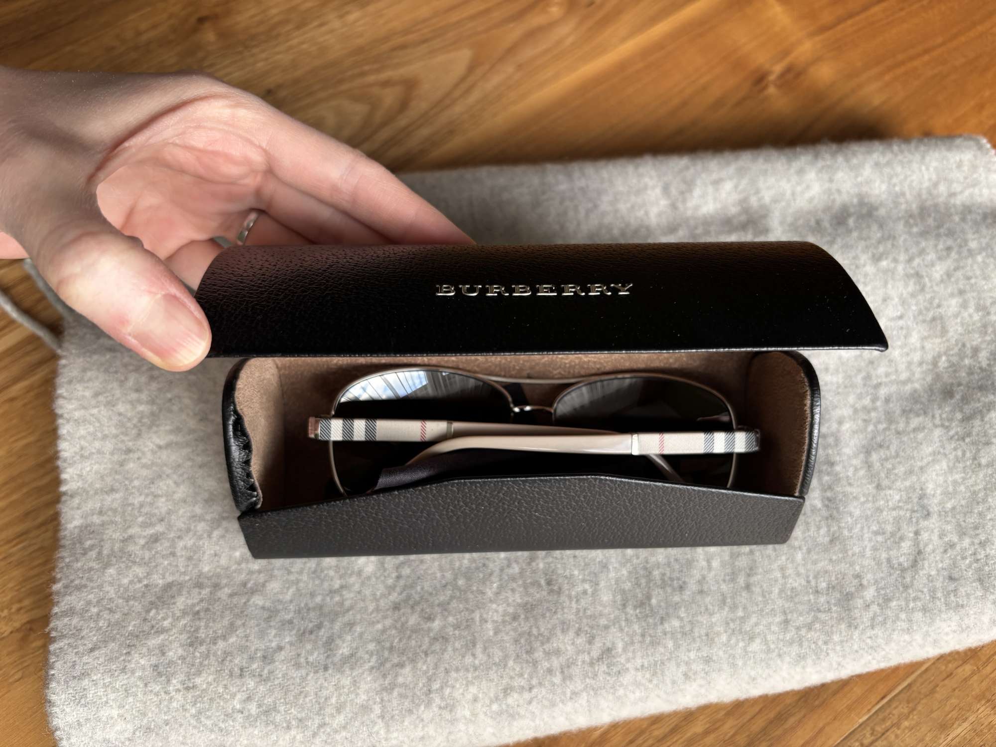 Aviator slnecne okuliare Burberry - model BE3080