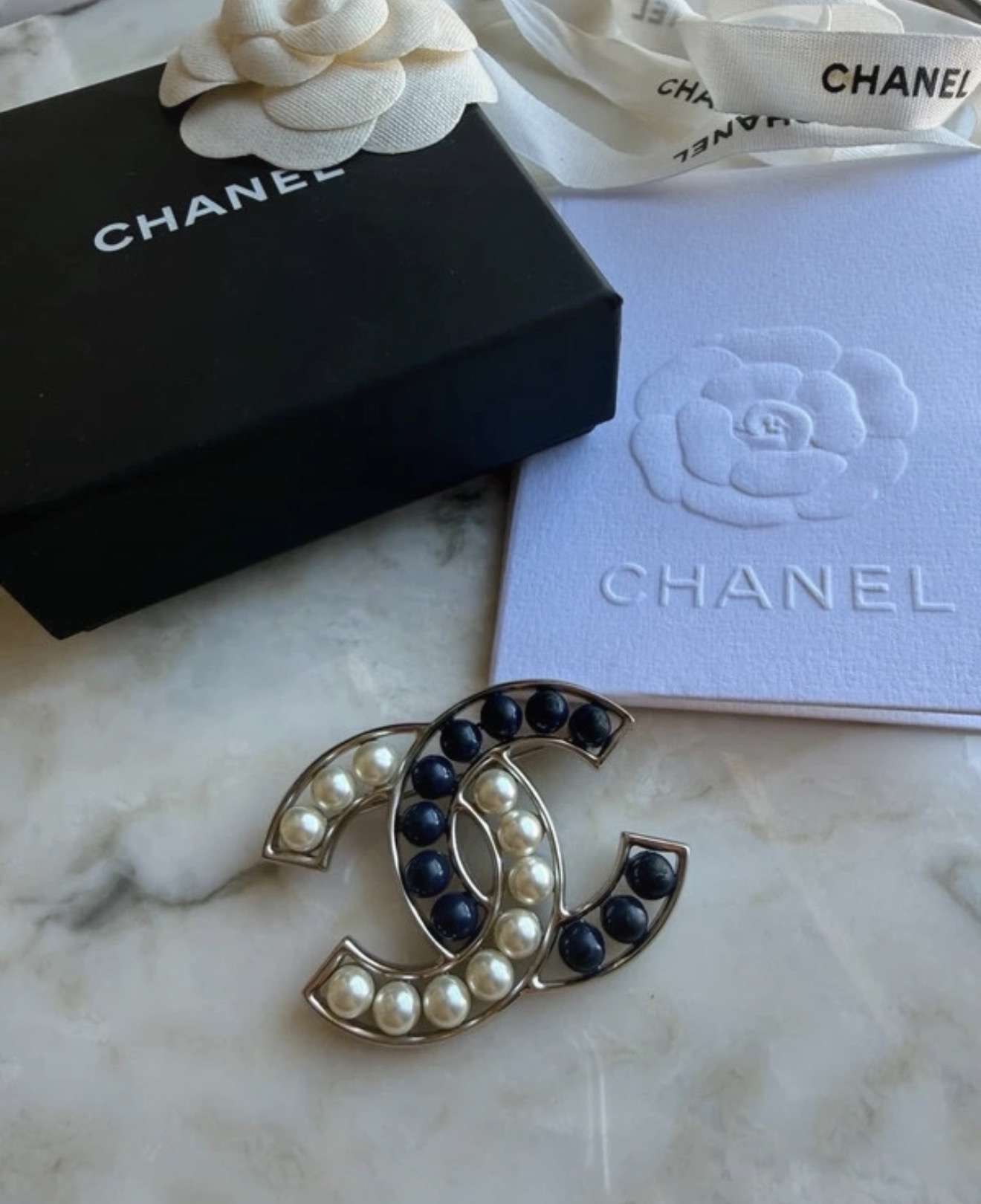 Chanel brošňa