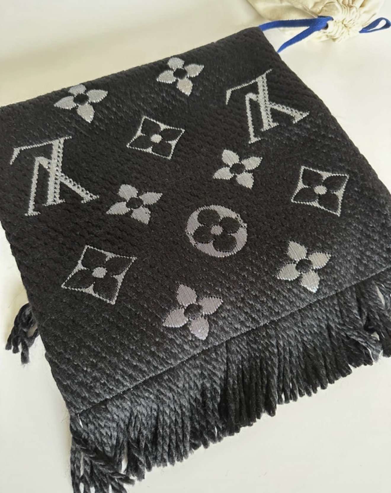 Louis Vuitton šál