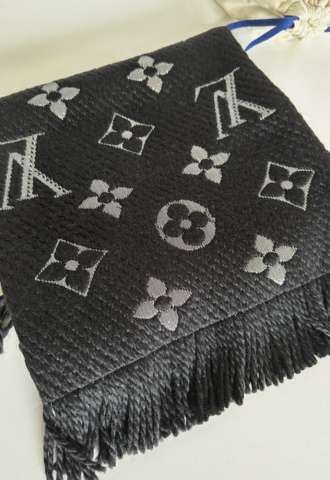 https://www.vipluxury.sk/Louis Vuitton šál