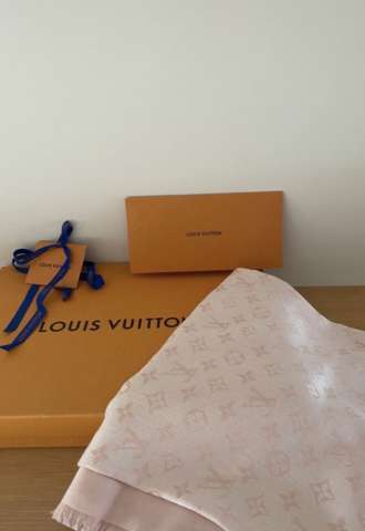 https://www.vipluxury.sk/Louis Vuitton šál