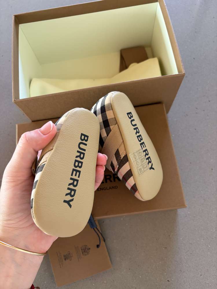 Capáčky Burberry