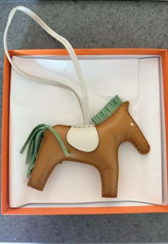 https://www.vipluxury.sk/Hermès rodeo