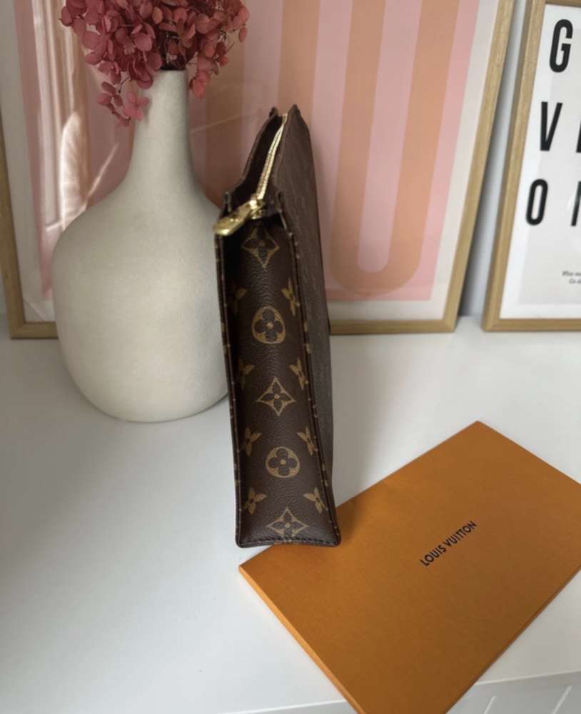 Louis Vuitton toiletka 26