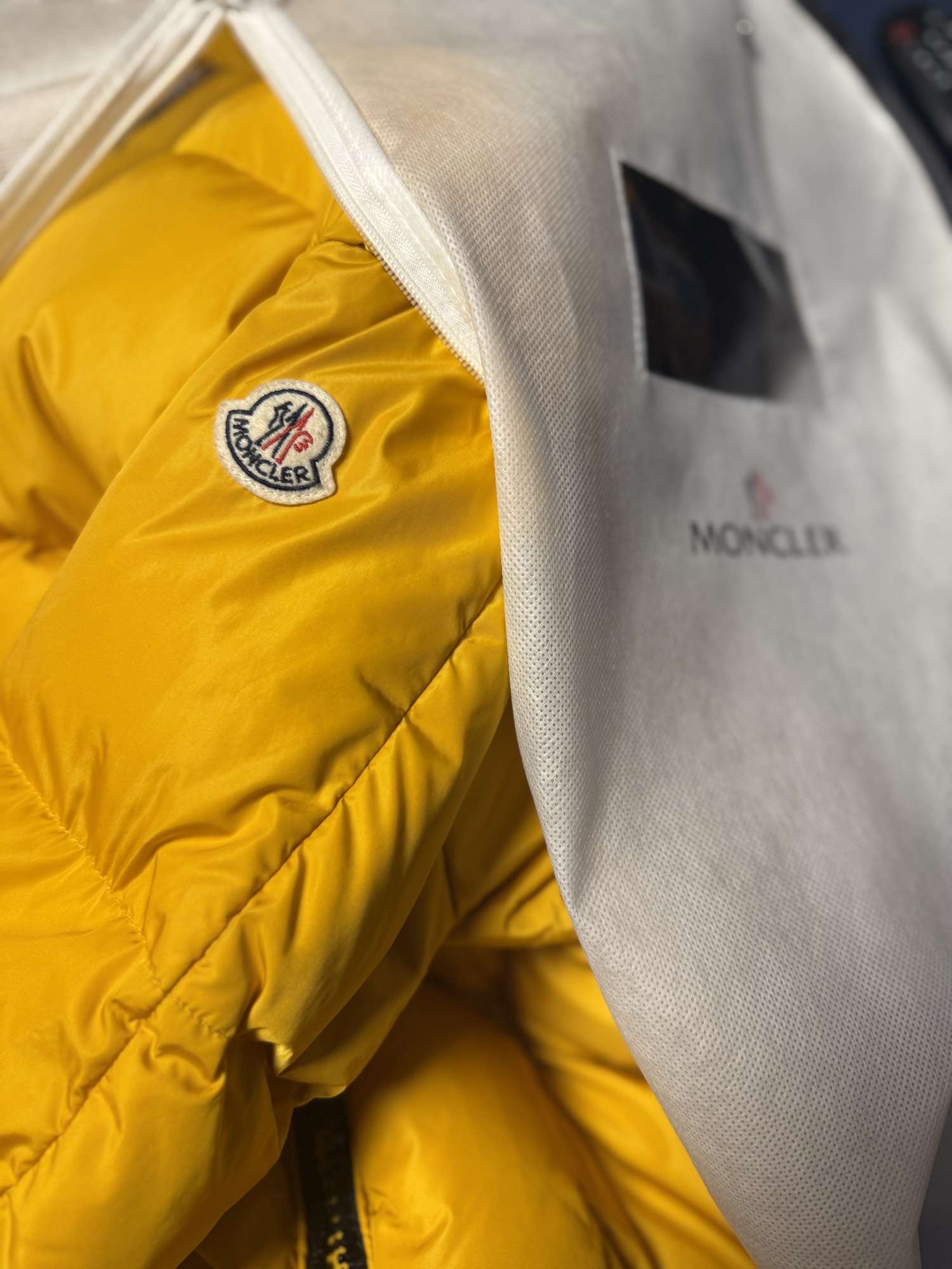 Moncler bunda žltá