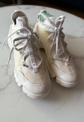 https://www.vipluxury.sk/Dior tenisky