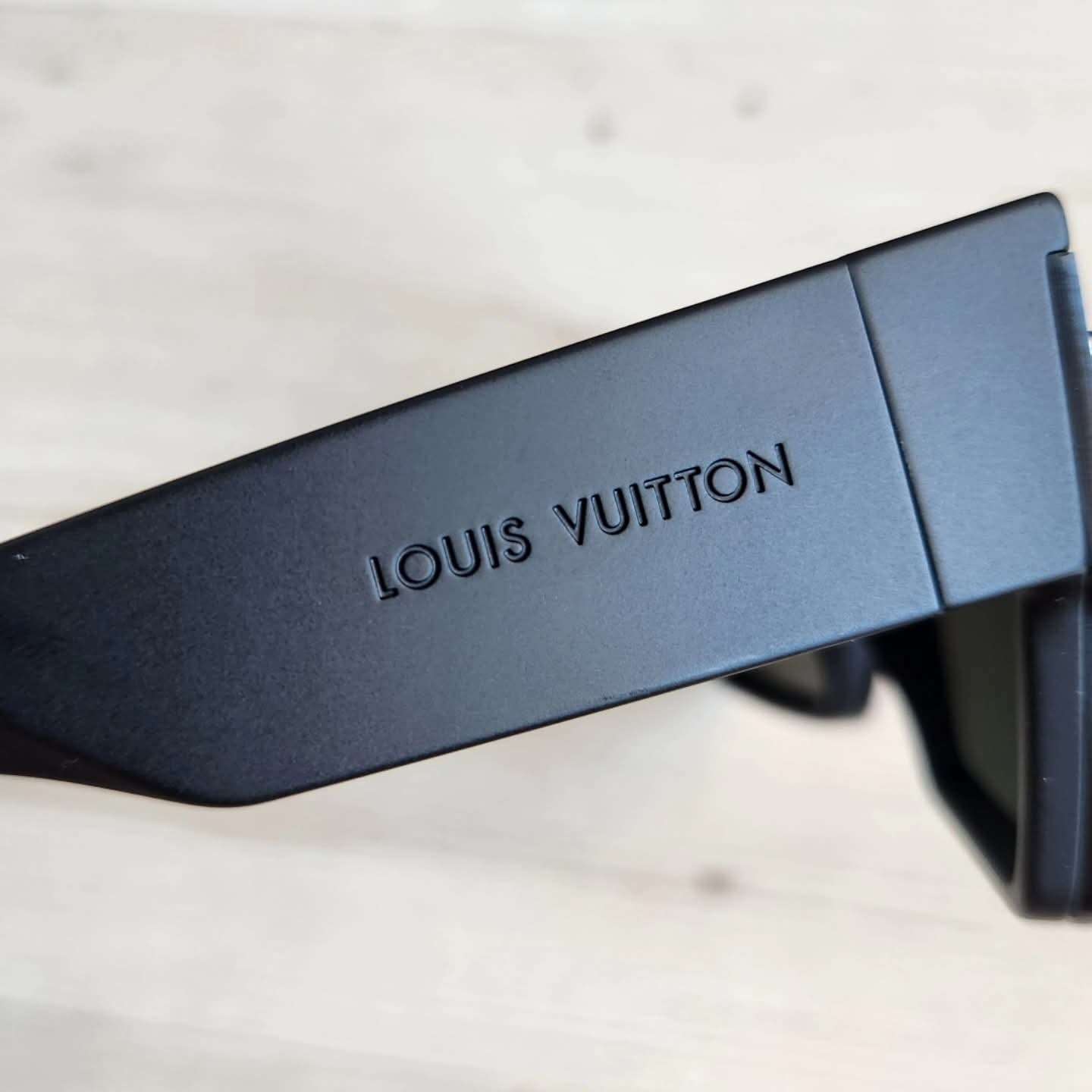 Louis Vuitton Waimea L