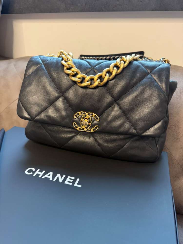 Chanel 19