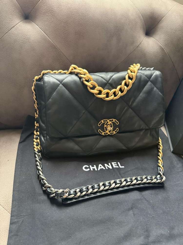 Chanel 19