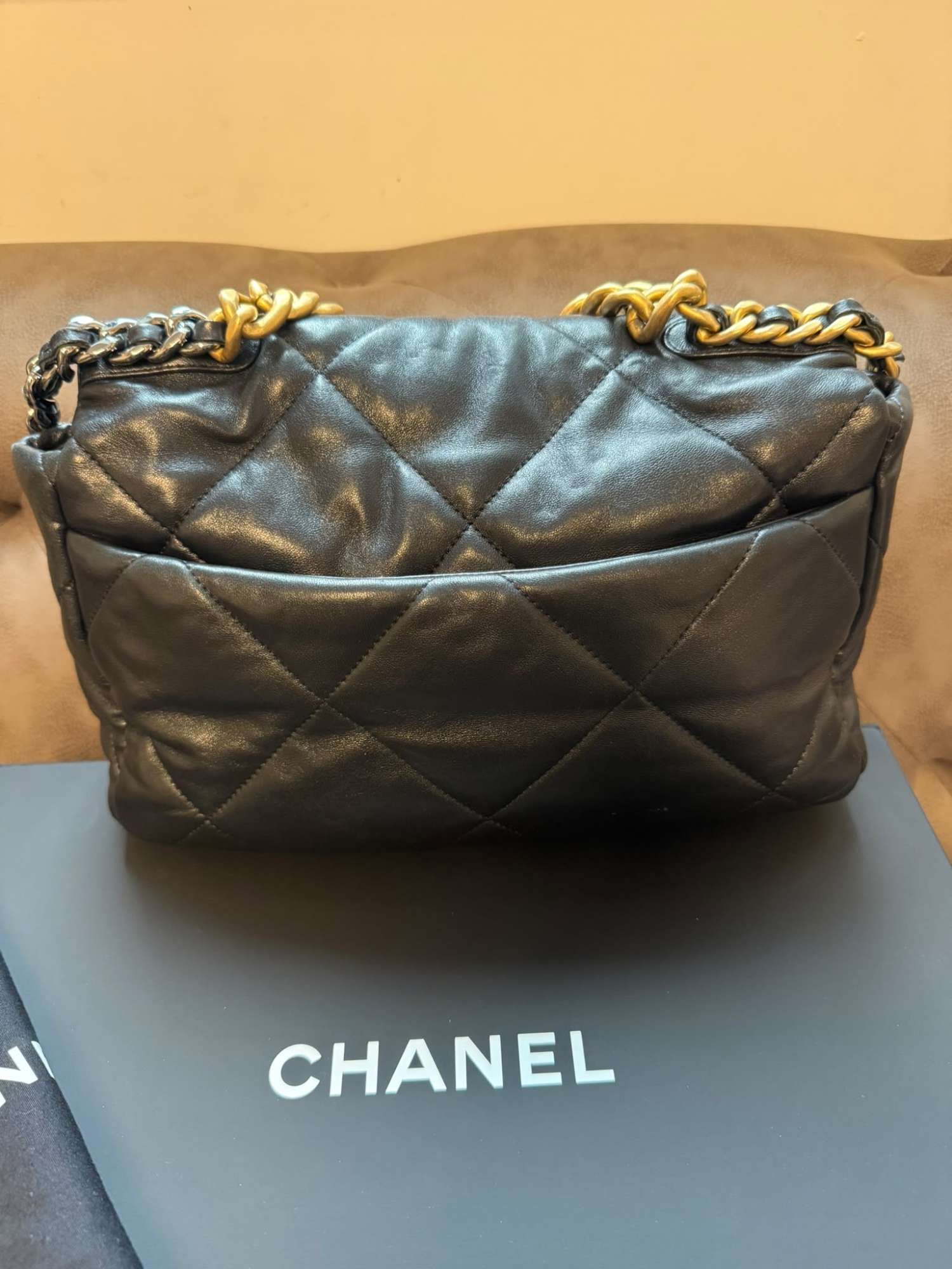 Chanel 19