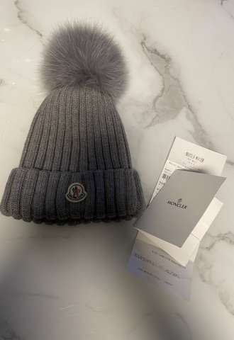 https://www.vipluxury.sk/Moncler čiapka