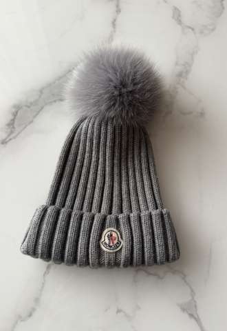 https://www.vipluxury.sk/Moncler čiapka