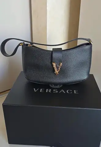 https://www.vipluxury.sk/Versace kožená kabelka