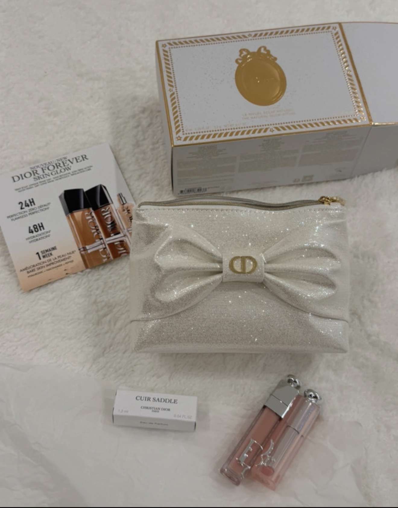 Dior kozmetická tasticka s produktami