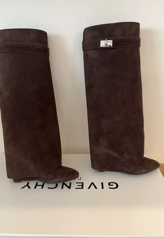 https://www.vipluxury.sk/Givenchy shark boots