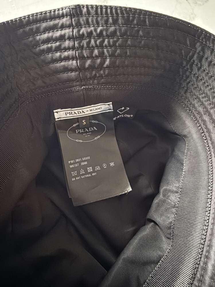 Prada klobuk