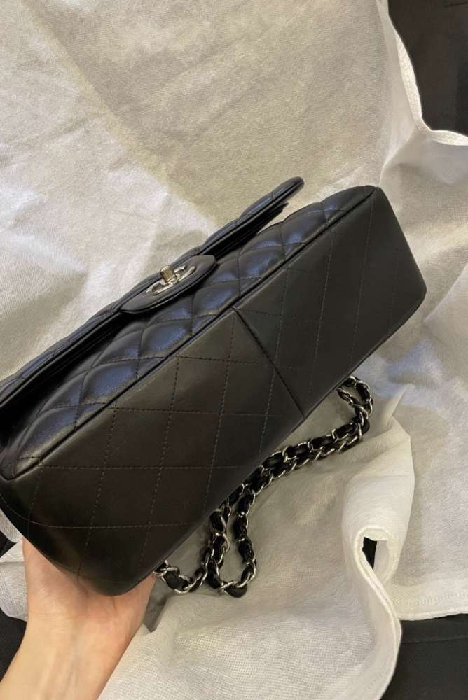 Chanel classic jumbo