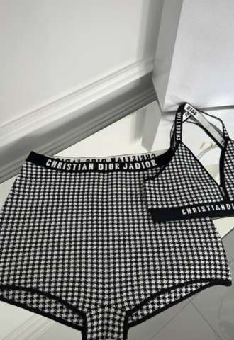 https://www.vipluxury.sk/Dior set