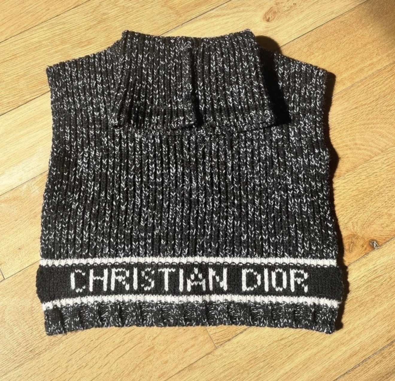 Dior nákrčník