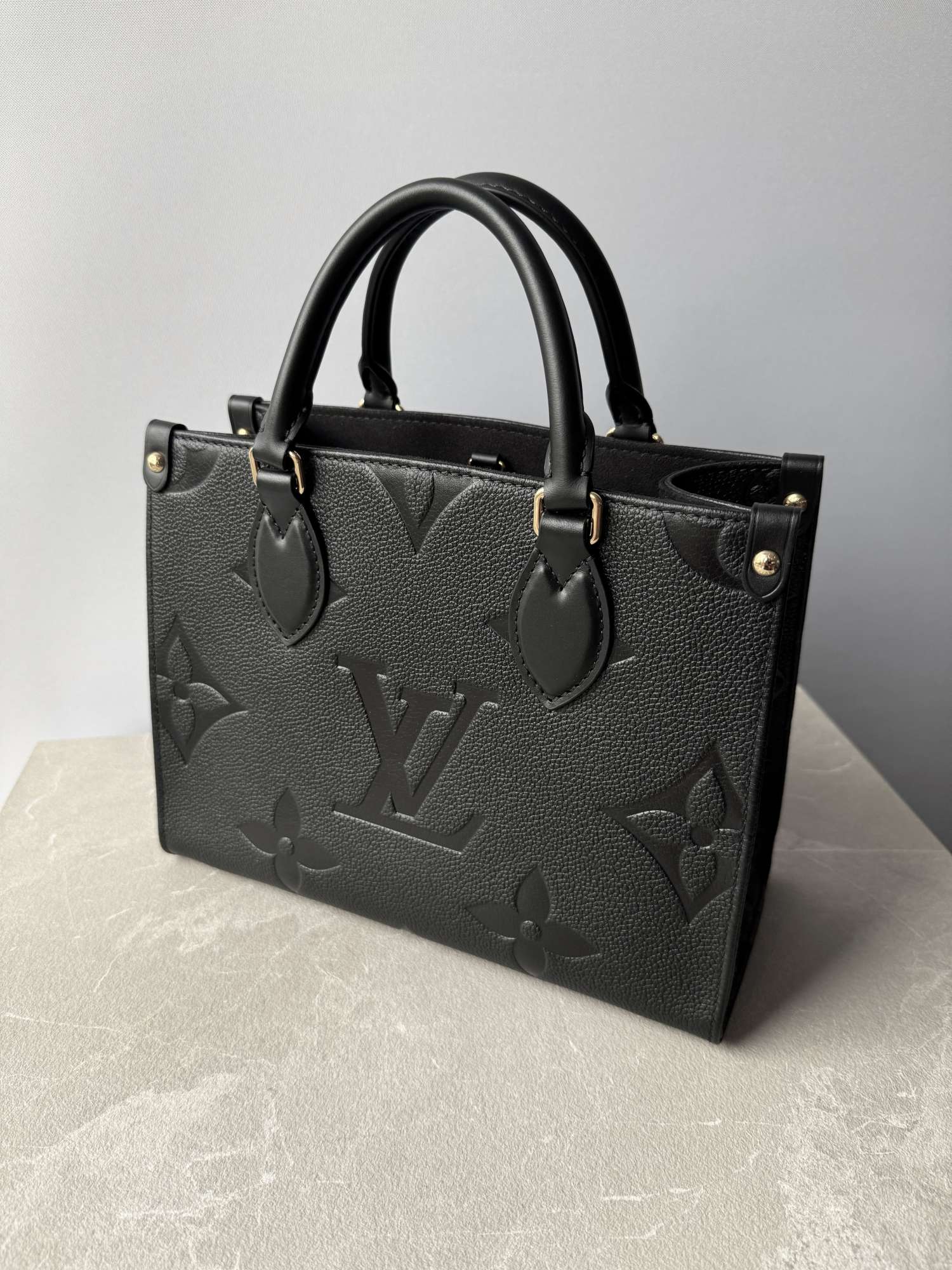 LOUIS VUITTON Onthego PM čierna kabelka taška FULL SET