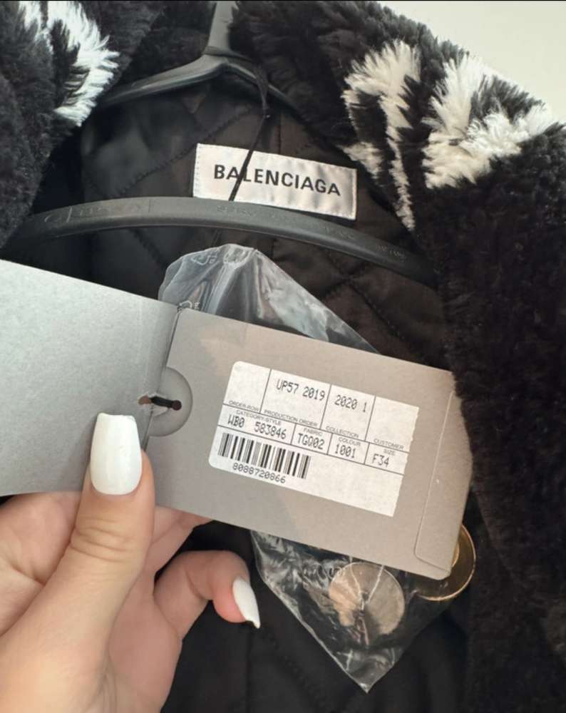 Balenciaga kabát