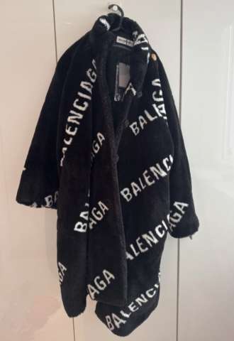 https://www.vipluxury.sk/Balenciaga kabát