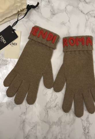 https://www.vipluxury.sk/Fendi rukavice