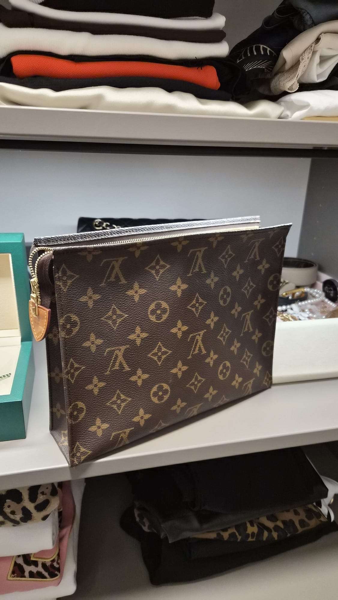 Louis vuitton poche toilette
