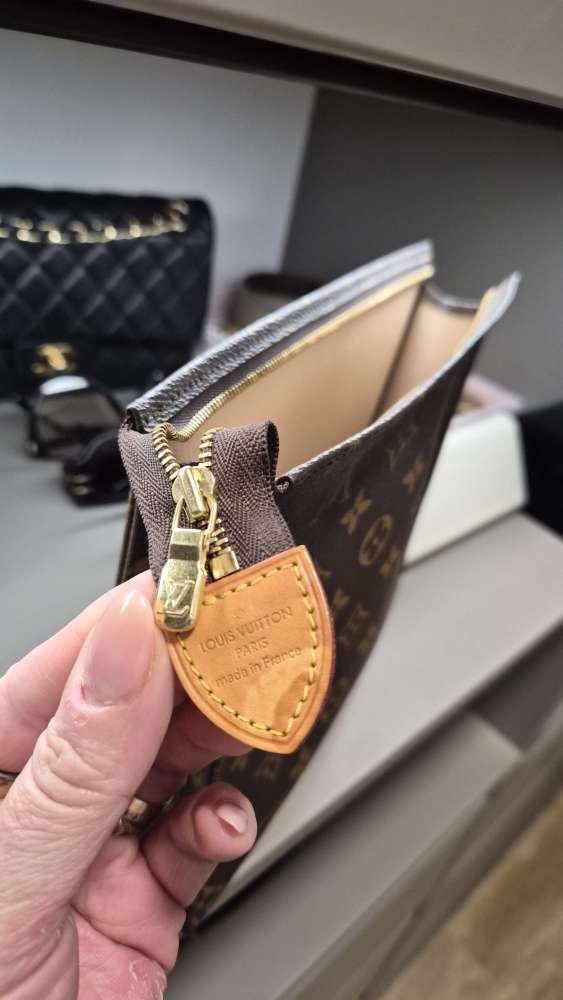 Louis vuitton poche toilette
