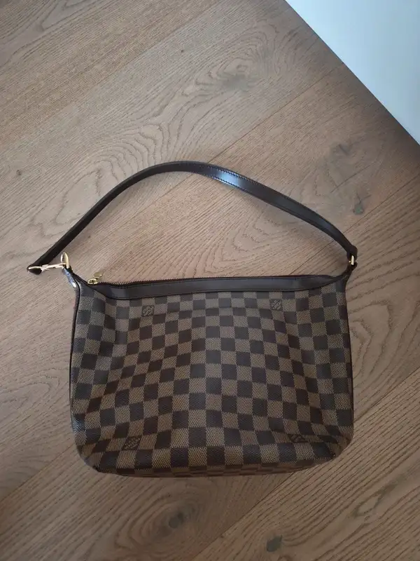 Louis Vuitton Illovo MM