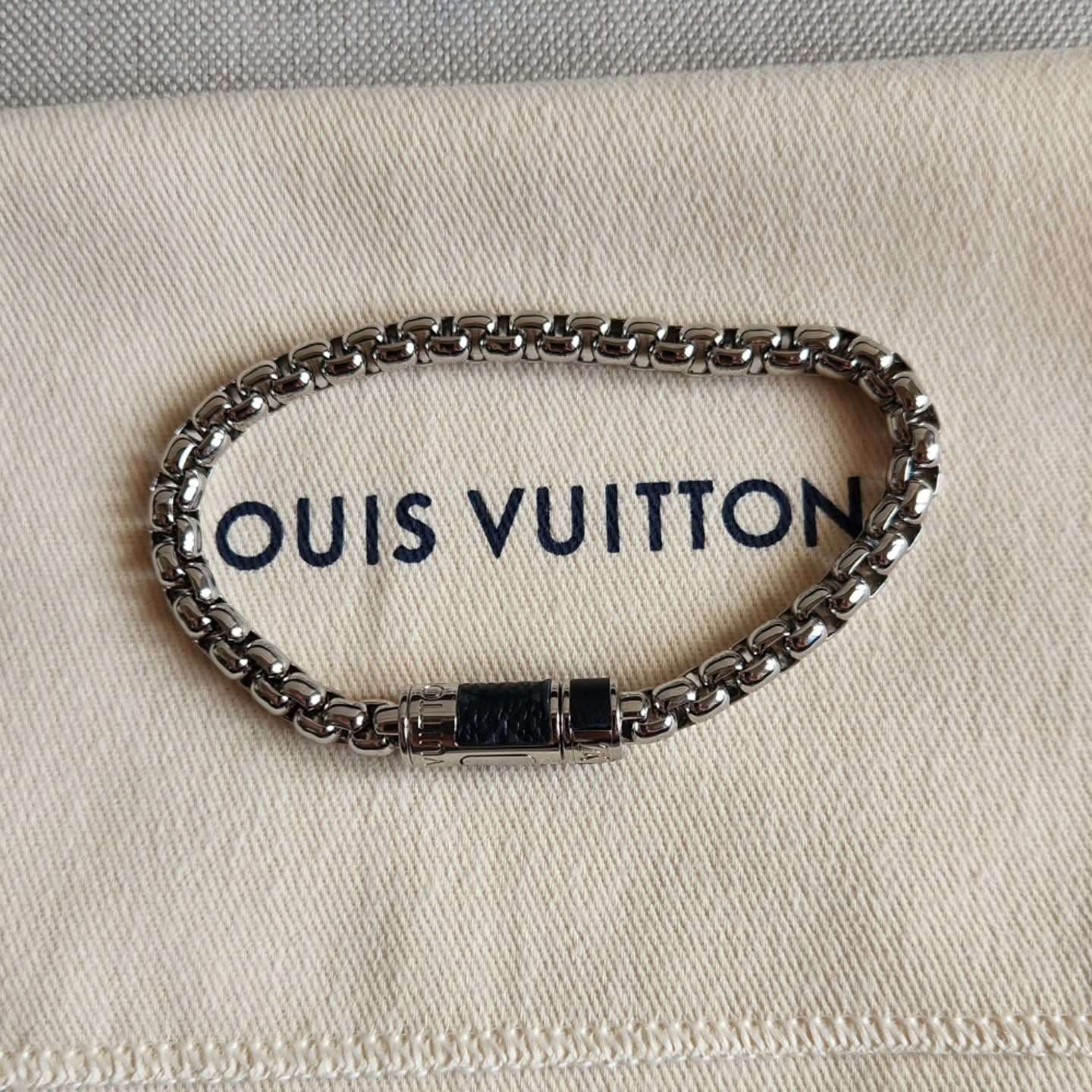 Louis Vuitton Naramek