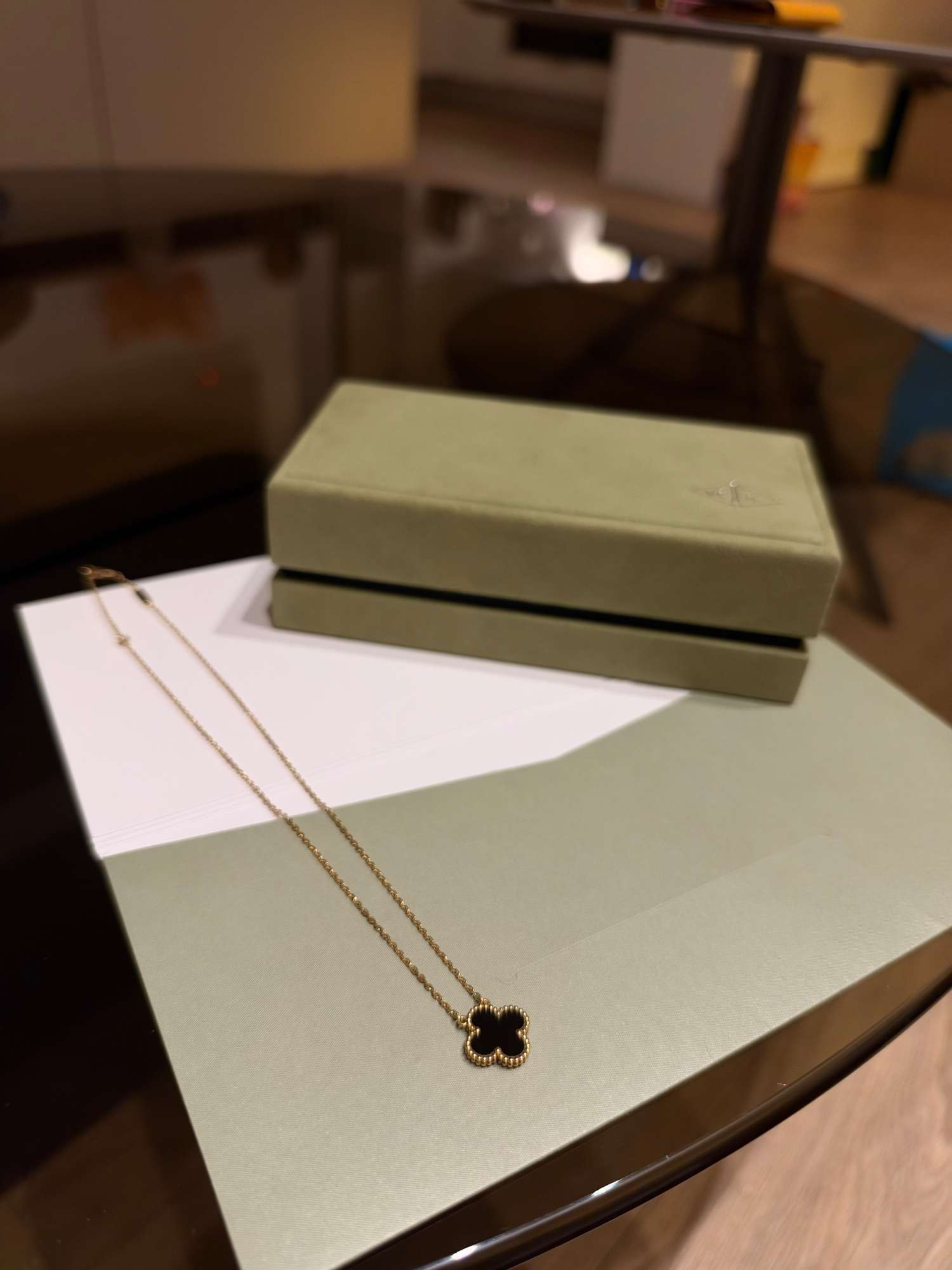 Van cleef alhambra nahrdelník