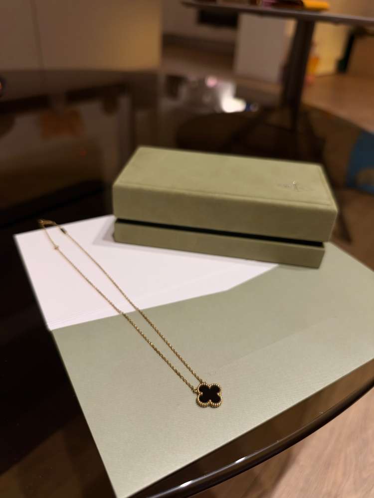 Van cleef alhambra nahrdelník